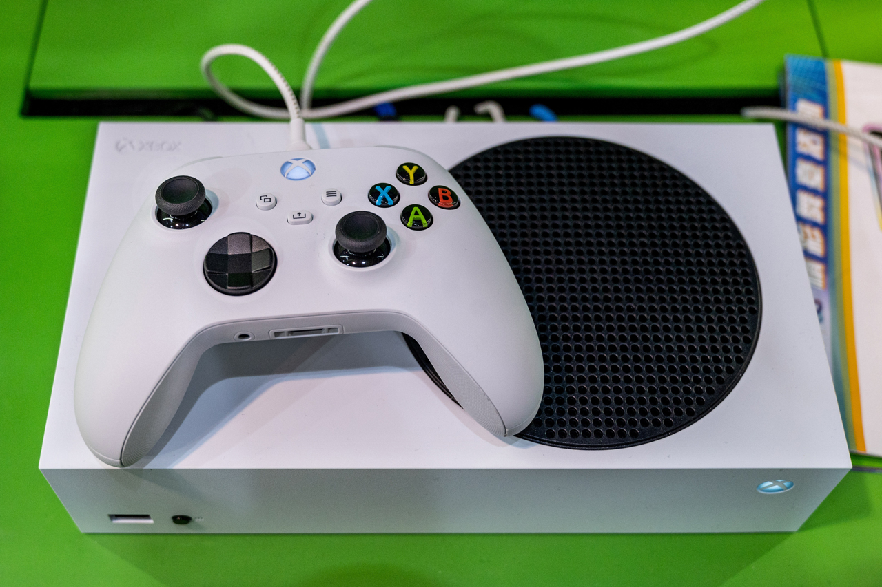 Ditching physical media ‘not a strategic thing’ for Xbox, says Phil Spencer